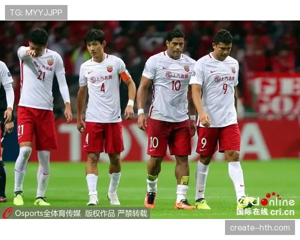 王燊超球场像军官，下班背个塑料袋回家，这反差我顶不住